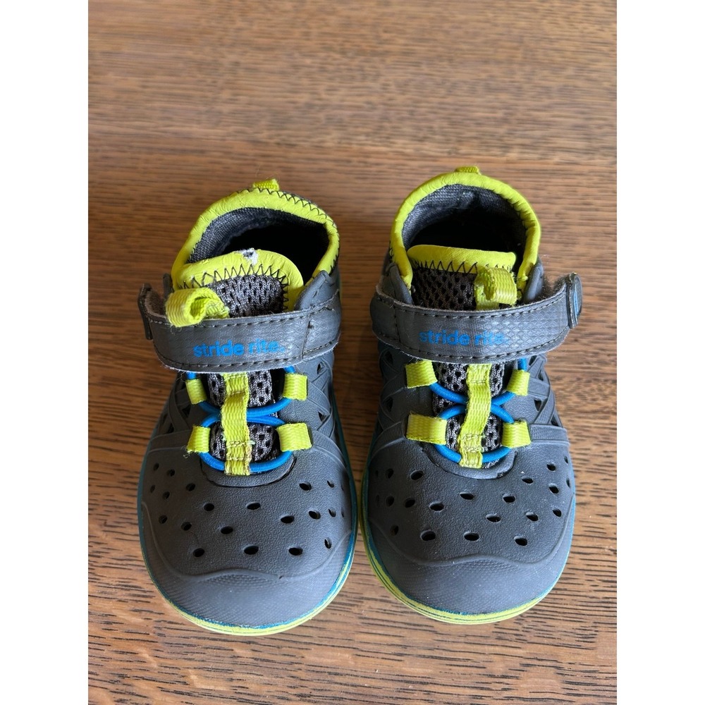 Stride Rite Toddler Water Shoes – Size 7